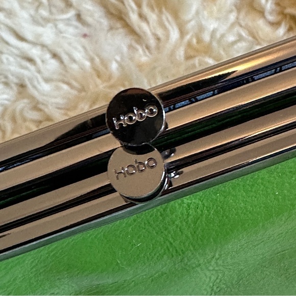 HOBO International Lauren clutch wallet crossbody bag Kelly green chain strap - Picture 5 of 9